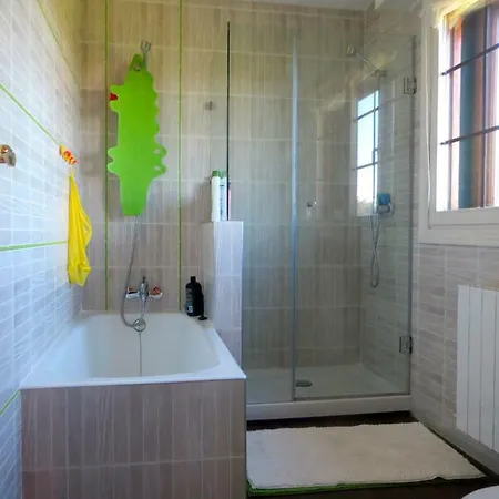 Casa De Lujo Con Piscina Climatizada Дом отдыха *